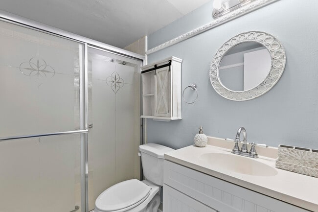 Building Photo - 1004 Green Pine Blvd