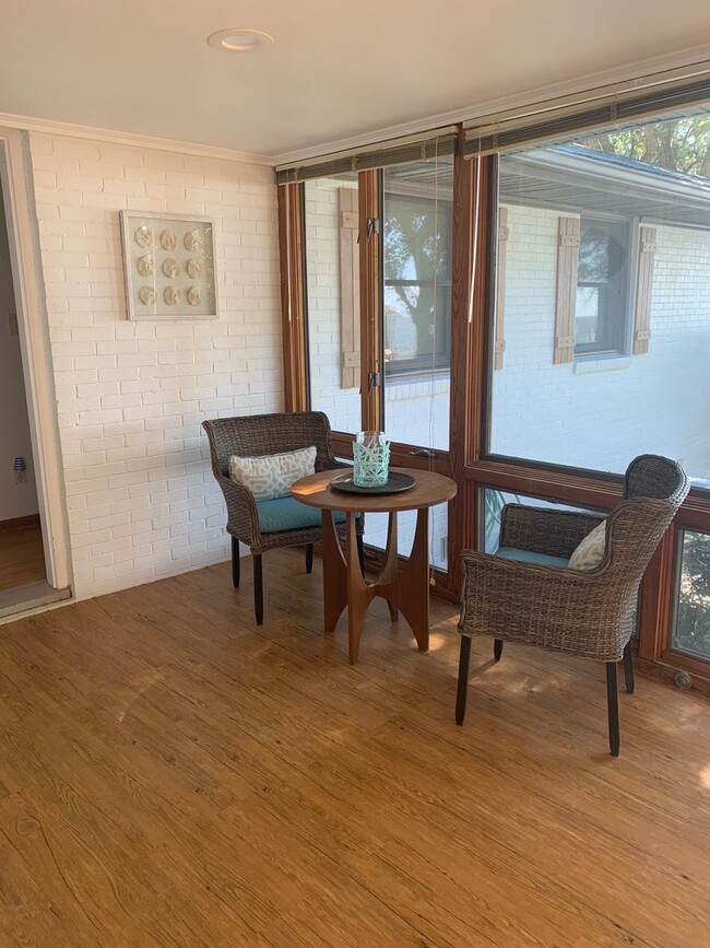 Building Photo - 3 Bedroom 2 Bath Home in Point Harbor Avai...