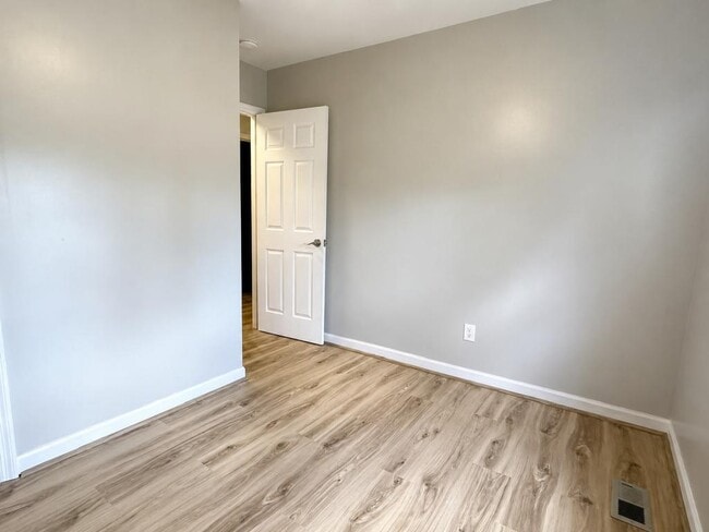 Building Photo - 247 Brookside Ct