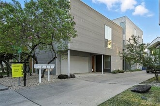 Building Photo - 2325 Rusk Pl