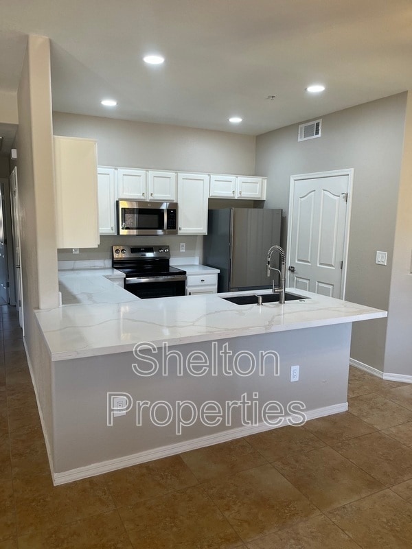 Building Photo - 6920 E 4th St