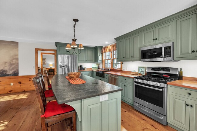 Building Photo - 73 Champeaux Rd