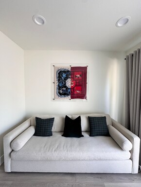 Building Photo - Modern 3-Bedroom End-Unit Townhome with Pr...