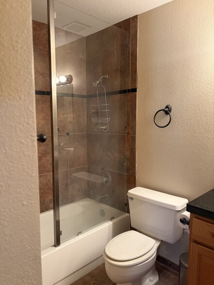 Building Photo - 6460 N Tierra de las Catalinas