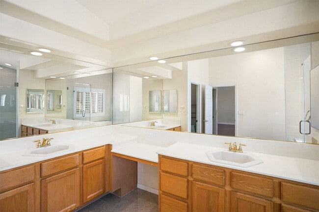 Building Photo - 2120 Waterbury Ln