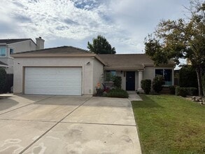 Building Photo - 330 Lakespring Pl