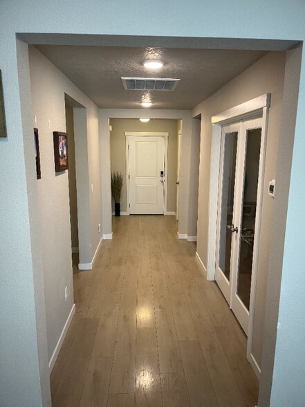 Building Photo - 3709 E Warm Creek Ave