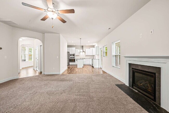Building Photo - Spacious 4-Bedroom Retreat with 2.5 Baths ...