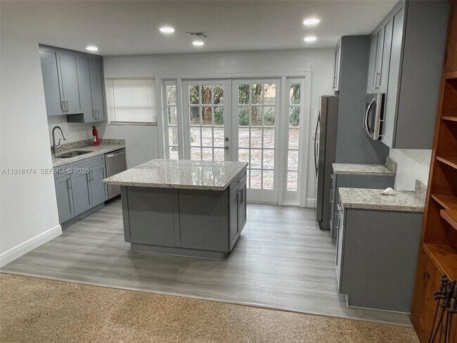 Building Photo - 846 SW 10th St