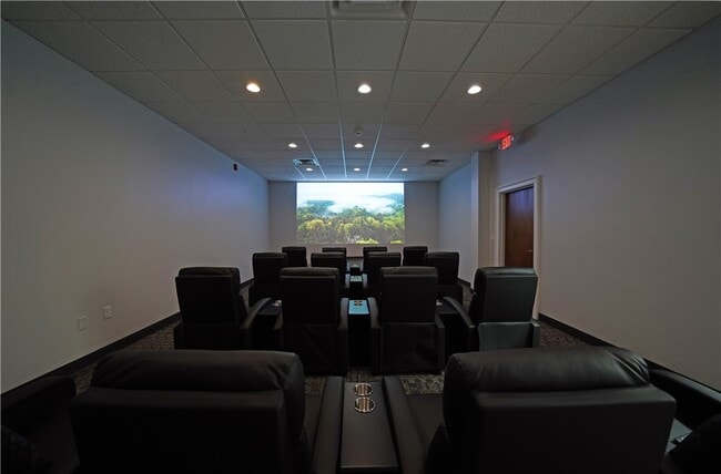 Building Photo - 207 N Main St