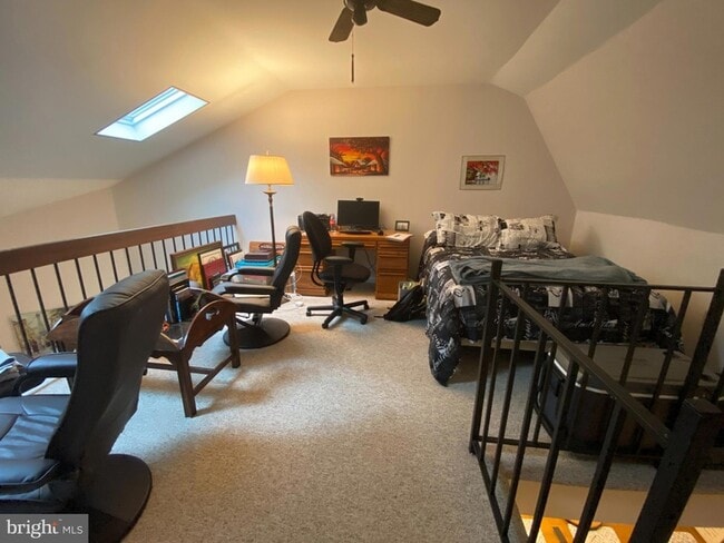 Building Photo - 240 Valley Stream Ln