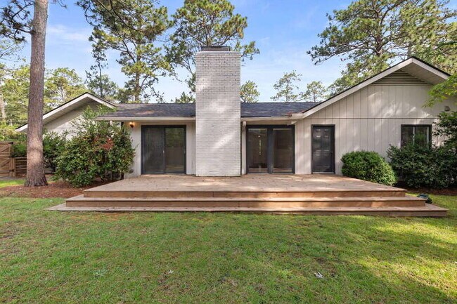 Building Photo - 925 North Ridge Street