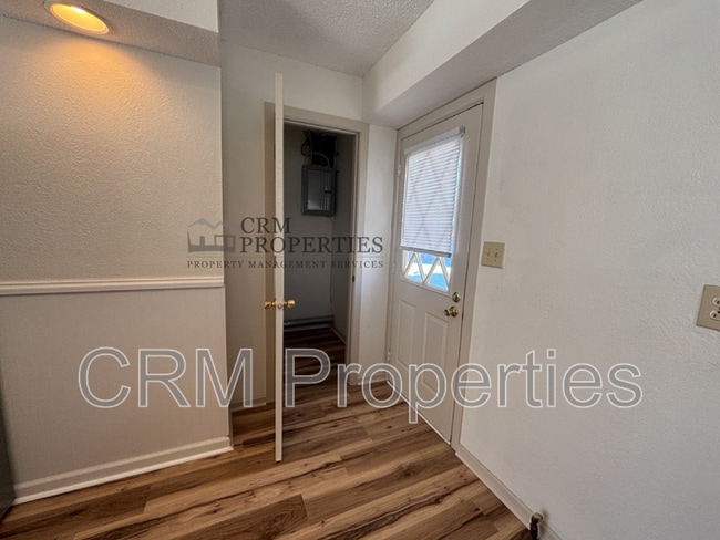 Building Photo - 1008 E Fischer St