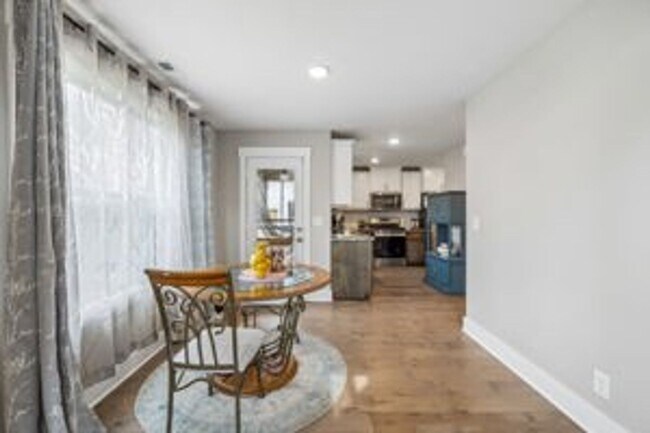 Building Photo - 3 Bedroom 2 1/2 Bathroom Home