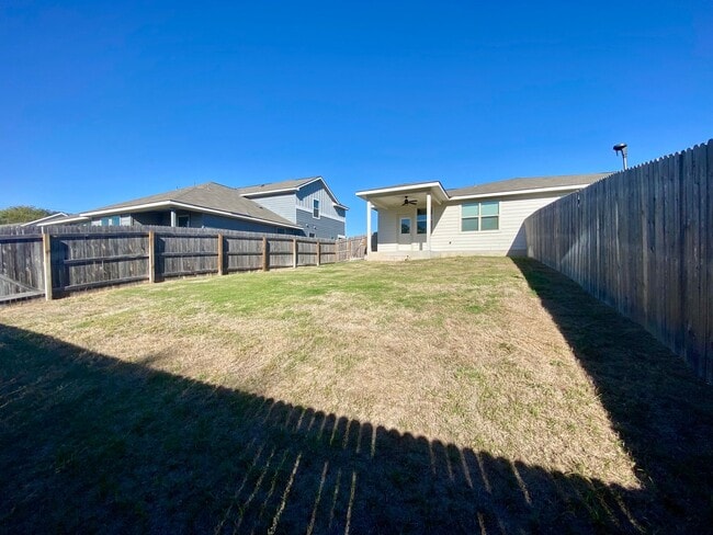 Building Photo - Luxury 3/2 Townhome in Cibolo