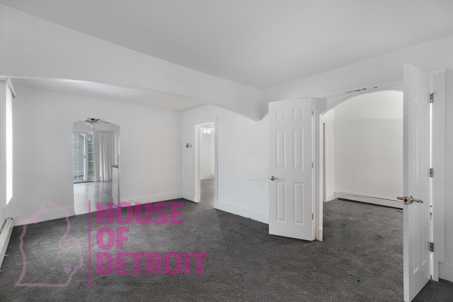 Building Photo - 2 BEDROOM | 1 BATH | FREE PRE SCREEN