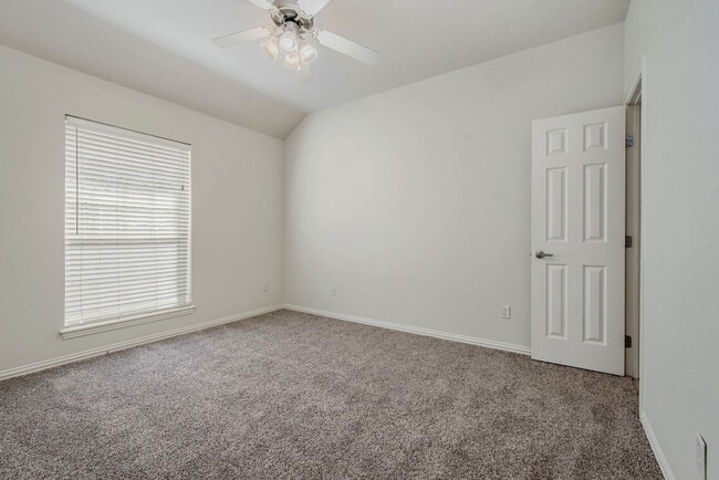 Building Photo - AUGUST PRE-LEASE!  Great 4 Bedroom 4 Bathr...