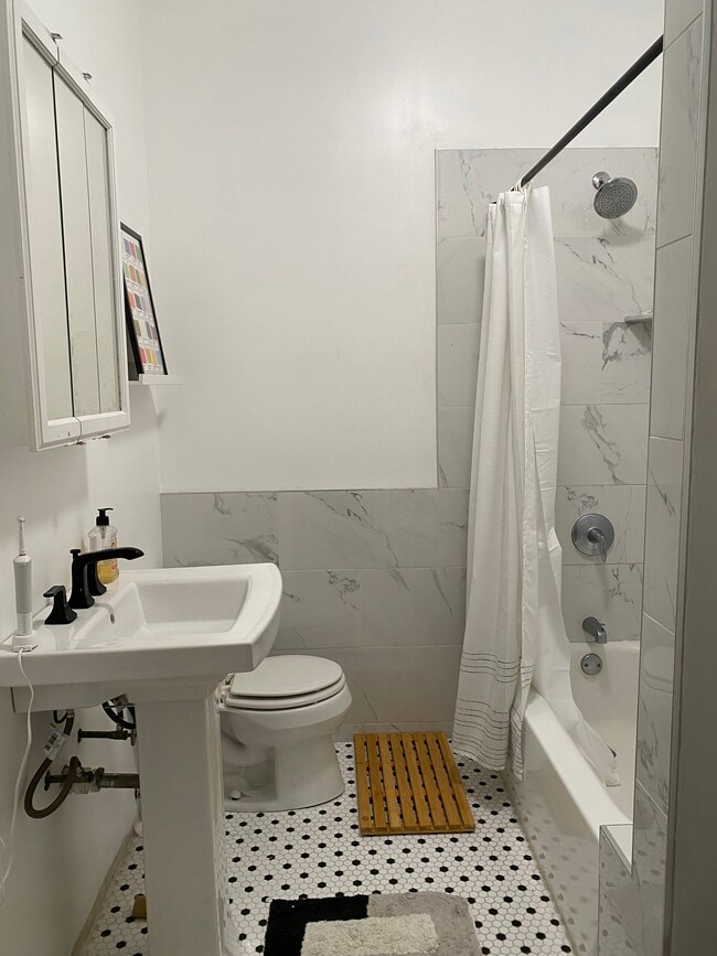 Building Photo - 1422 Wharton St