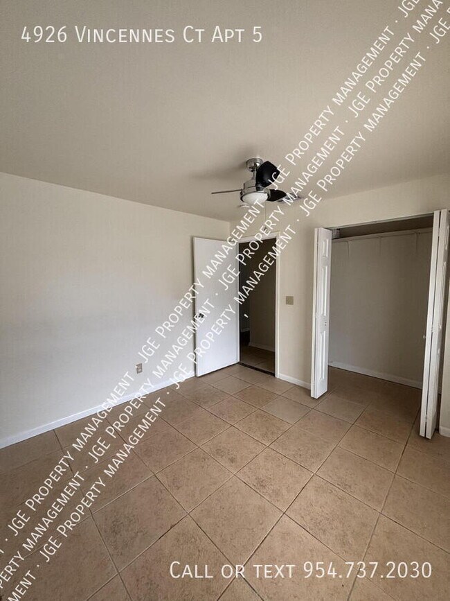 Building Photo - 4926 Vincennes Ct