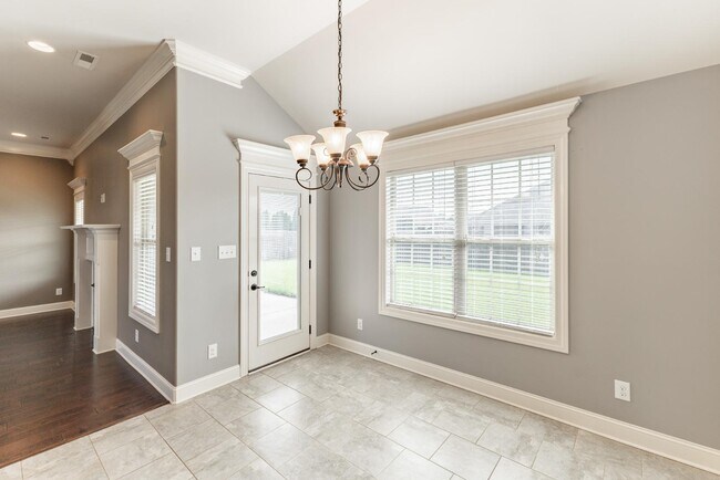 Building Photo - 13384 Hidden Valley Dr