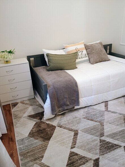 Third Bedroom with twin size bed and roll-out trundle bed - 9101 S Winston Way