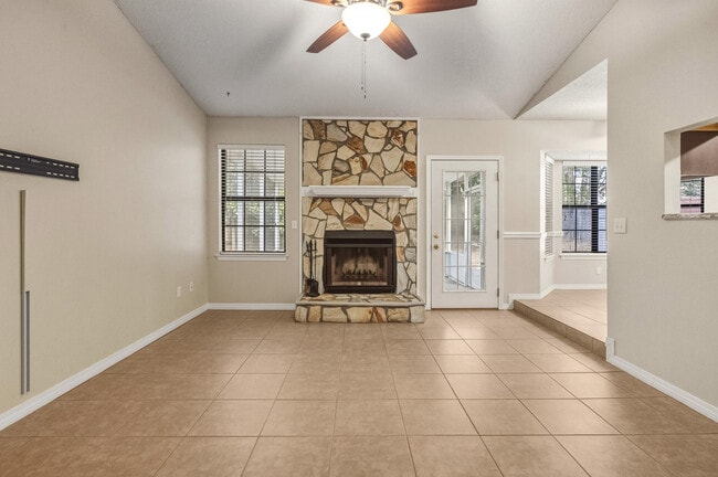 Building Photo - 206 Esmond Ct