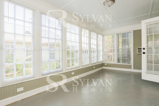 Building Photo - Carve Out a Great Life Here!