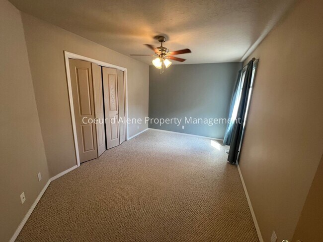 Building Photo - 2 bed, 2 bath townhouse near Avondale Golf Course!