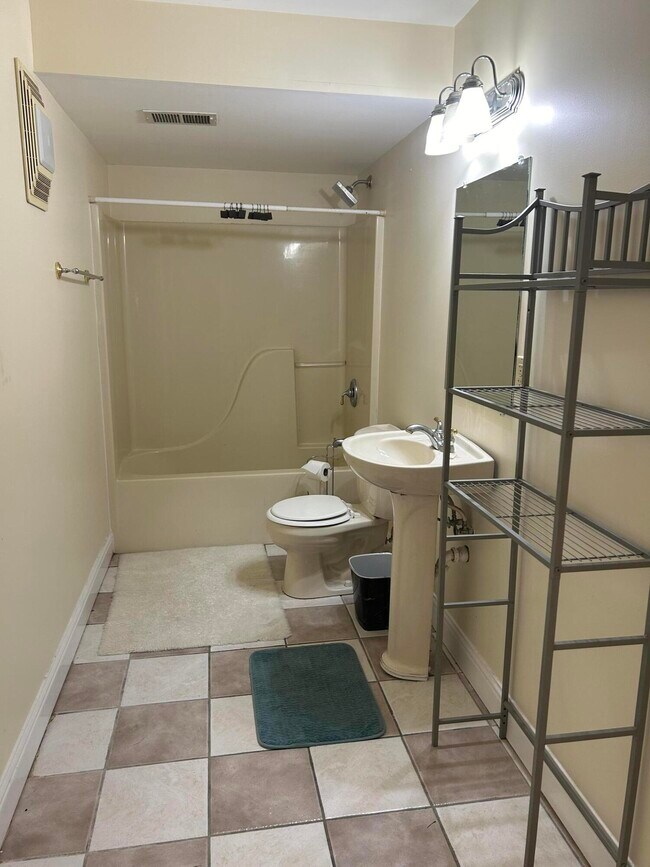 Building Photo - 409 Lawson Dr