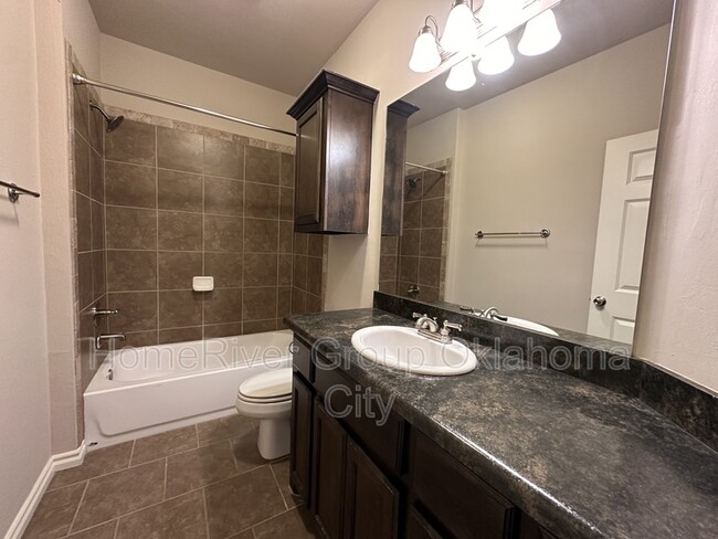 Building Photo - 922 SW 92nd St