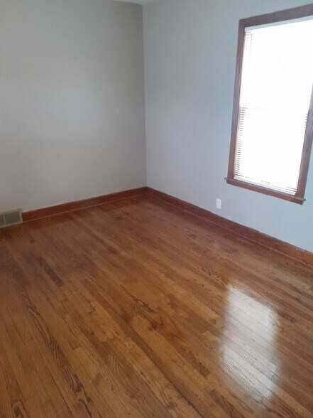 Building Photo - 934 Garfield St