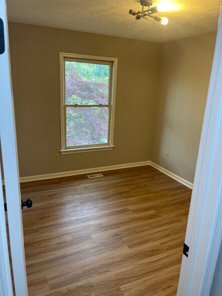 Building Photo - 254 Loch Cir