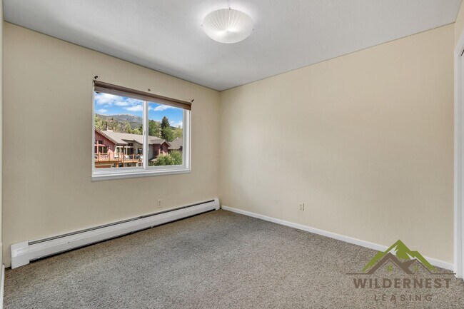 Building Photo - Yacht Club Condo - LAKE VIEWS-Great 3 Bedroom/2 Bath Unit w/Lake Access