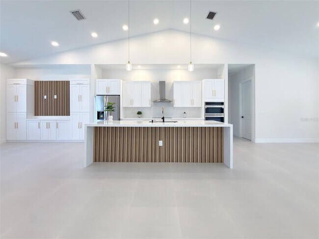 Building Photo - 14671 Lillian Cir