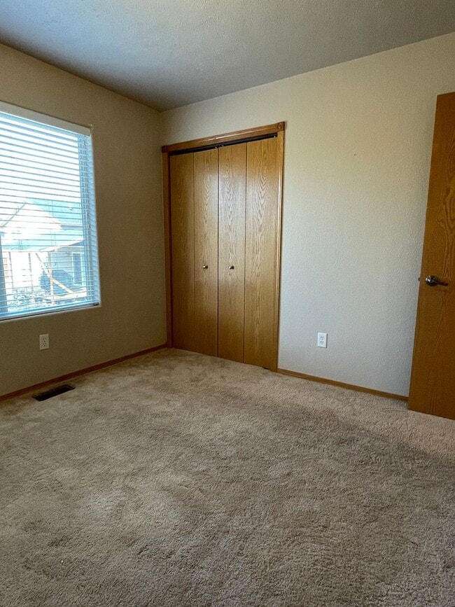 Building Photo - Spacious 4-Bedroom, 3-Bathroom House for Rent