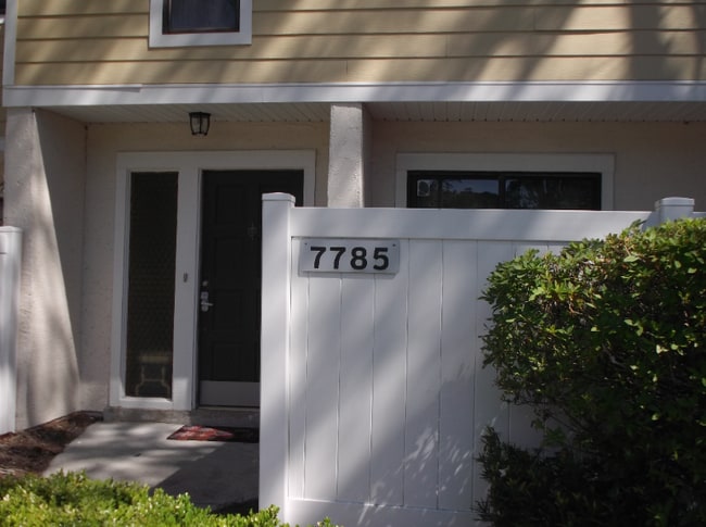 Building Photo - 7785 Point Vicente Ct