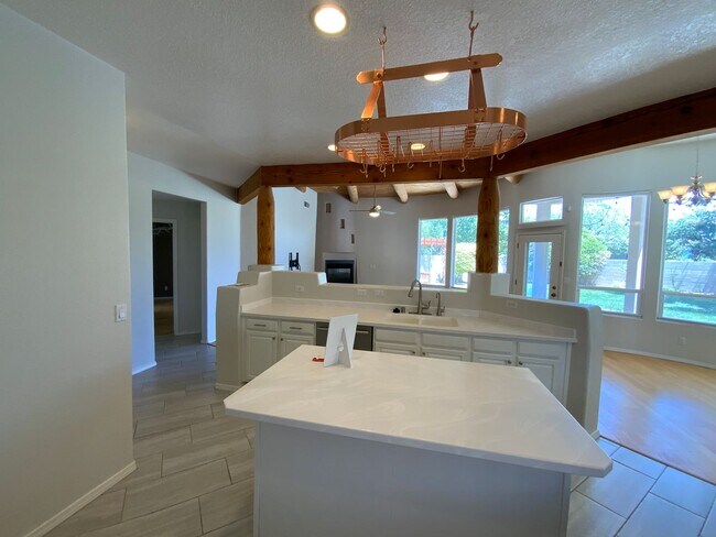 Building Photo - 3 Bedroom Single Story Home Available Near...