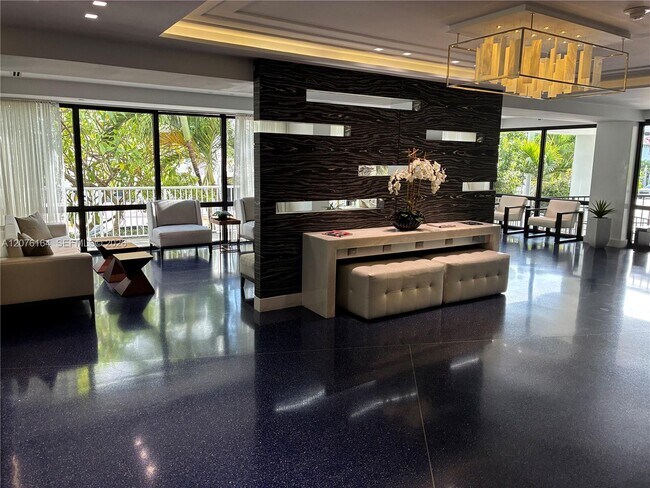 Building Photo - 4301 Collins Ave