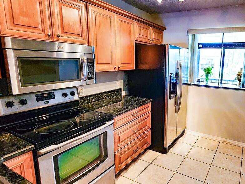 Stainless steel appliances - 1986 Pelican Landing Blvd