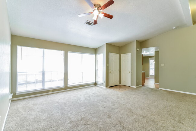 Building Photo - 23 Emery Cliff Pl