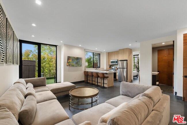 Building Photo - 3712 Broadlawn Dr