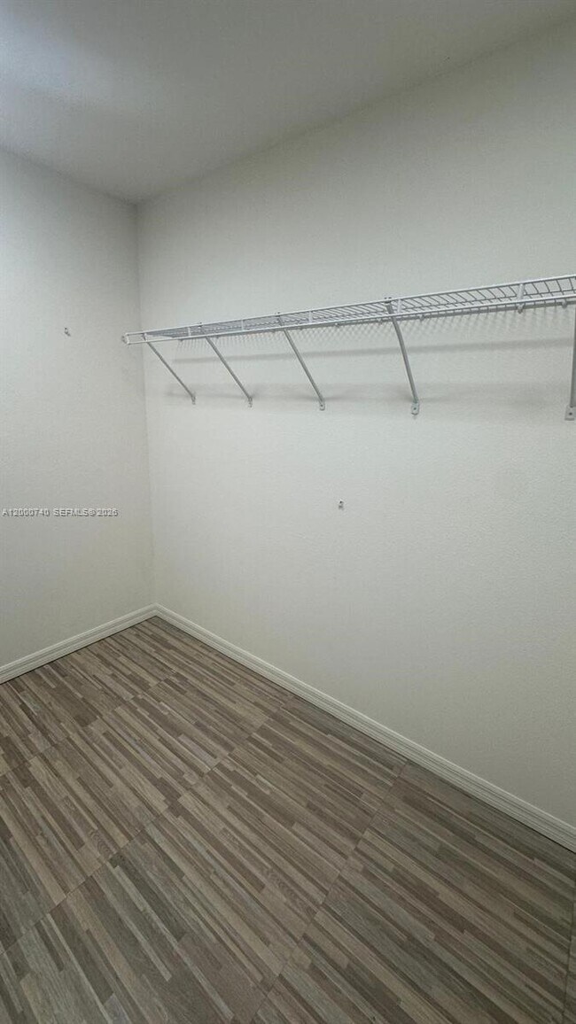 Building Photo - 594 Preserve Pointe Blvd