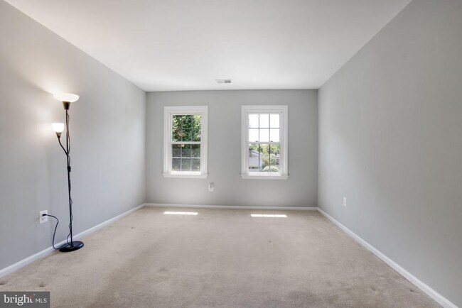 Building Photo - 9010 Lake Braddock Dr