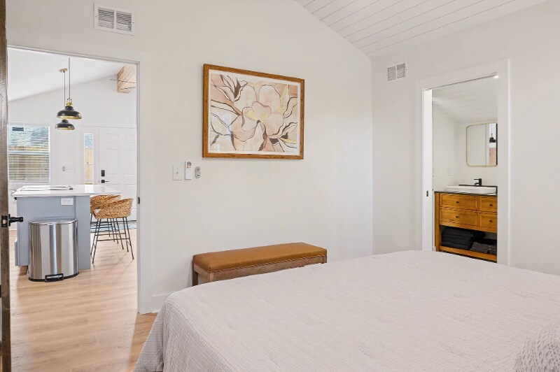 Building Photo - 625 Semaht St