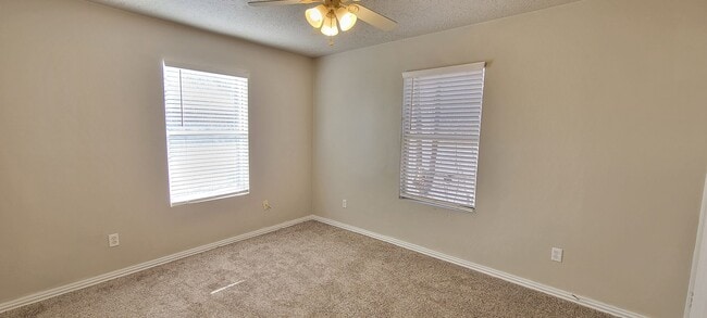 Building Photo - LARGE HOME QUIET STREET