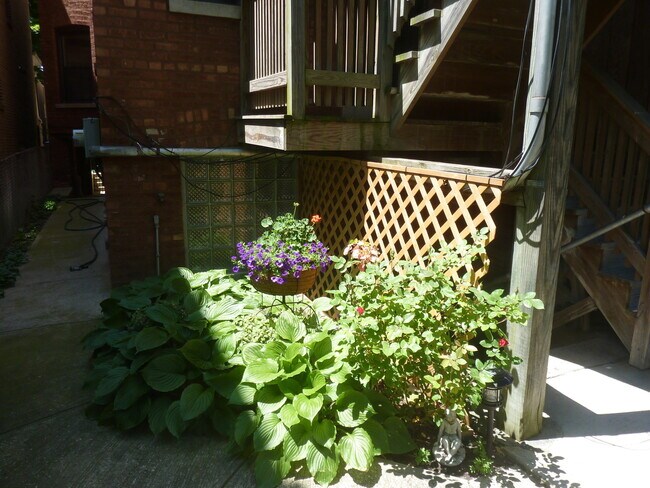 Building Photo - 5521 N Glenwood Ave