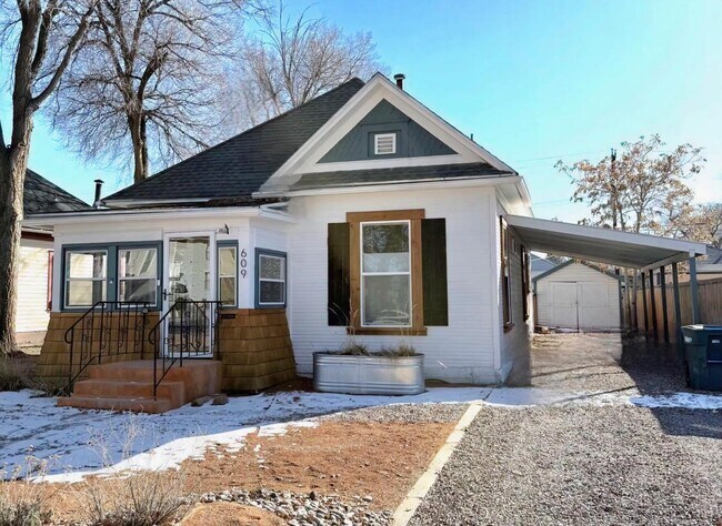 Building Photo - 609 Teller Ave