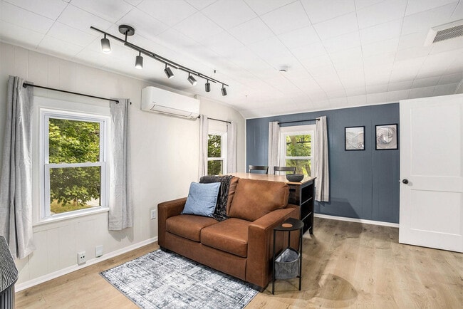 Building Photo - 37 Gold Ave NW