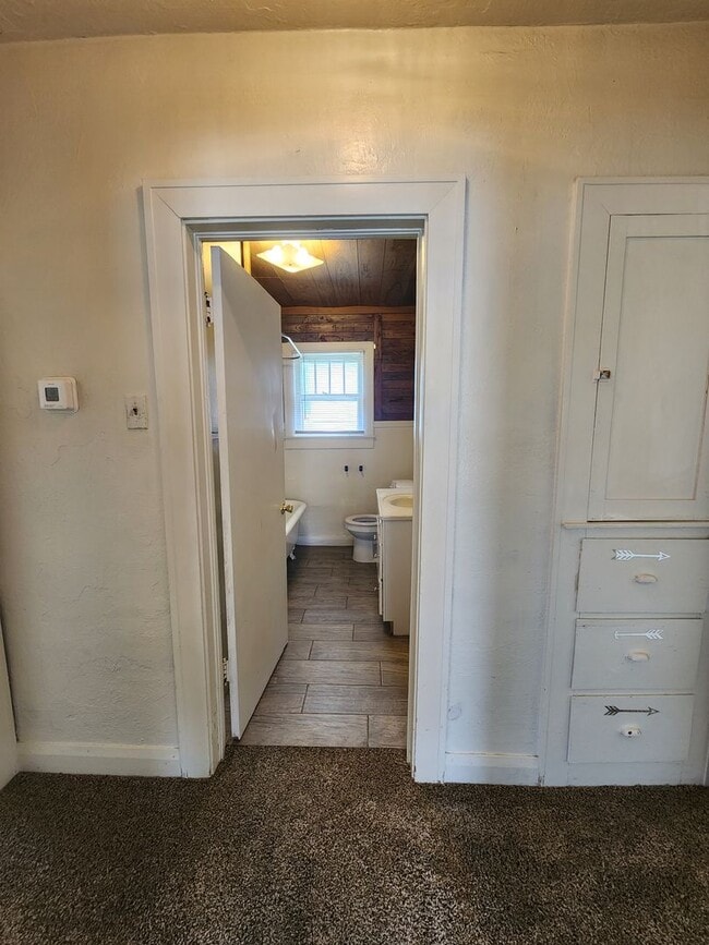 Building Photo - 2 bed 1 bath in Shawnee