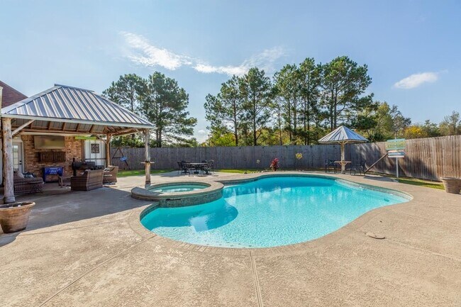 Building Photo - 665 Winchester Dr